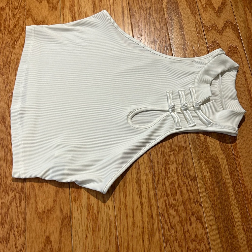 White Sleeveless Women's Top - Picture 3 of 6